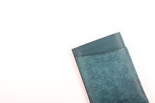 Load image into Gallery viewer, [lemma]&lt;br&gt; &quot;Olas&quot; Leather Pass Holder