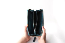 Load image into Gallery viewer, [Boosters]&lt;br&gt;Basic Italian Leather Long Zip Wallet